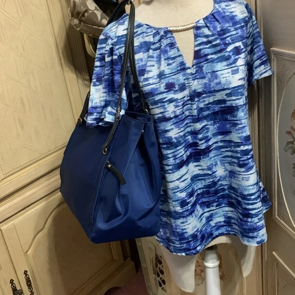 Liz Claiborne beautiful nylon bag perfect color for fall